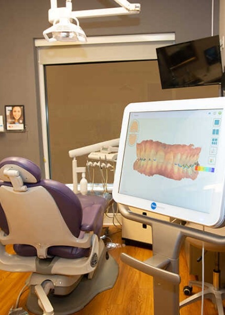Digital model of teeth shown on computer screen in Tampa dental office