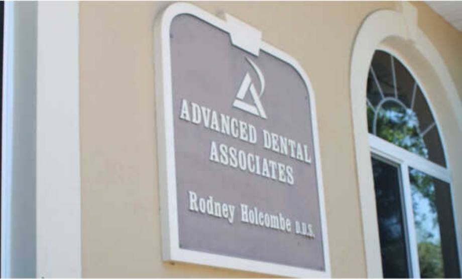 Advanced Dental Associates of Tampa Palms sign on outside of dental office